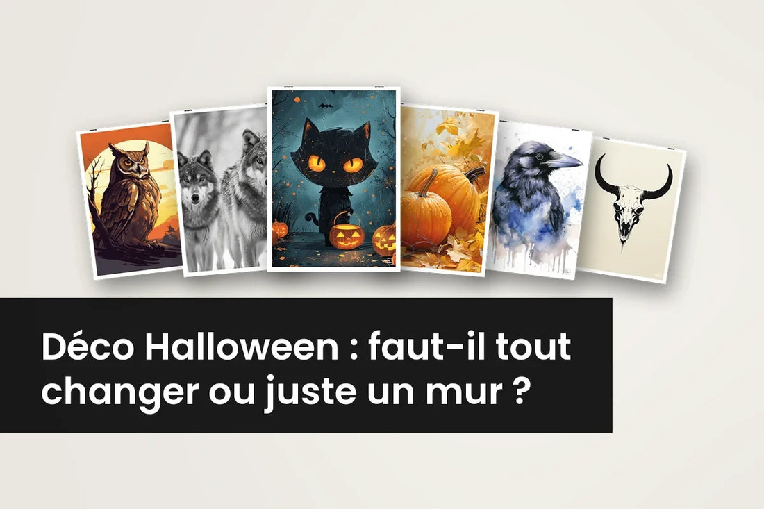 Déco Halloween sur un seul mur : trois cadres noirs au-dessus d'une console en bois, citrouilles et bougie, un soir d'octobre